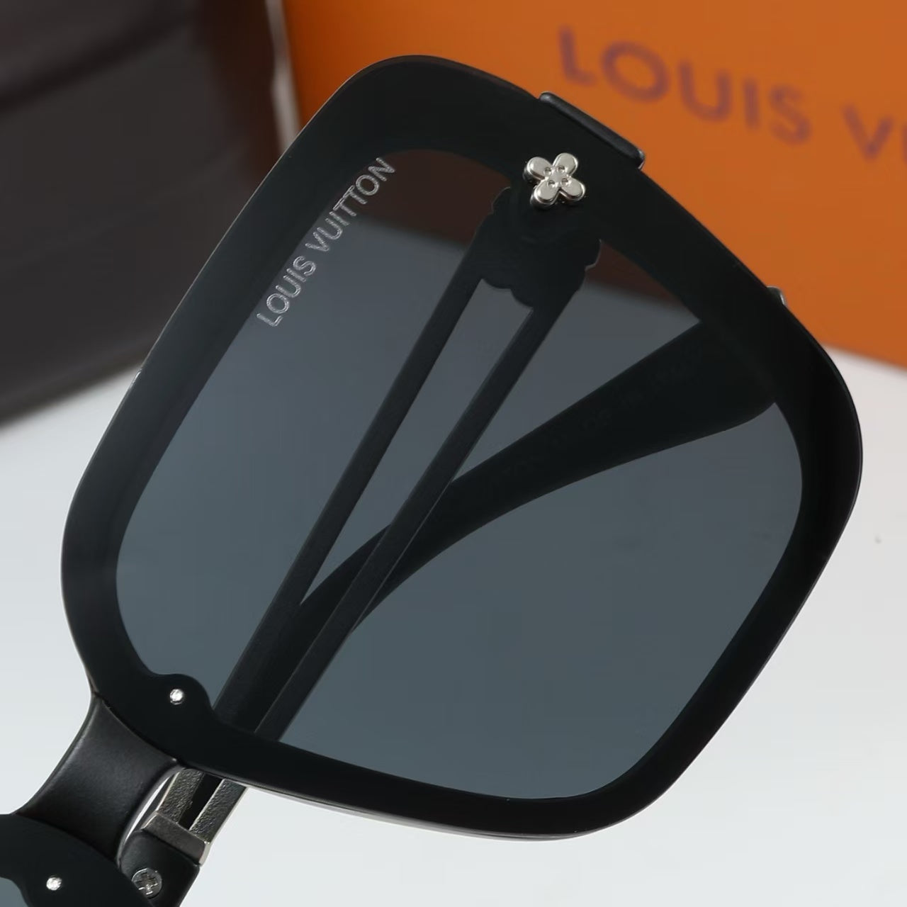 Classic And Stylish Large Frame Sunglasses-With Gift Box