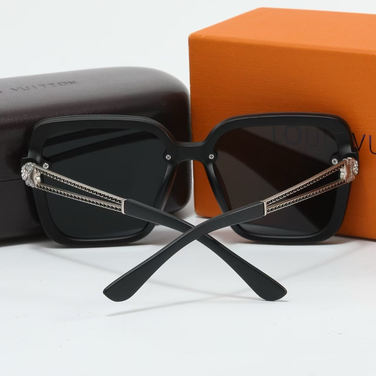 Classic And Stylish Large Frame Sunglasses-With Gift Box