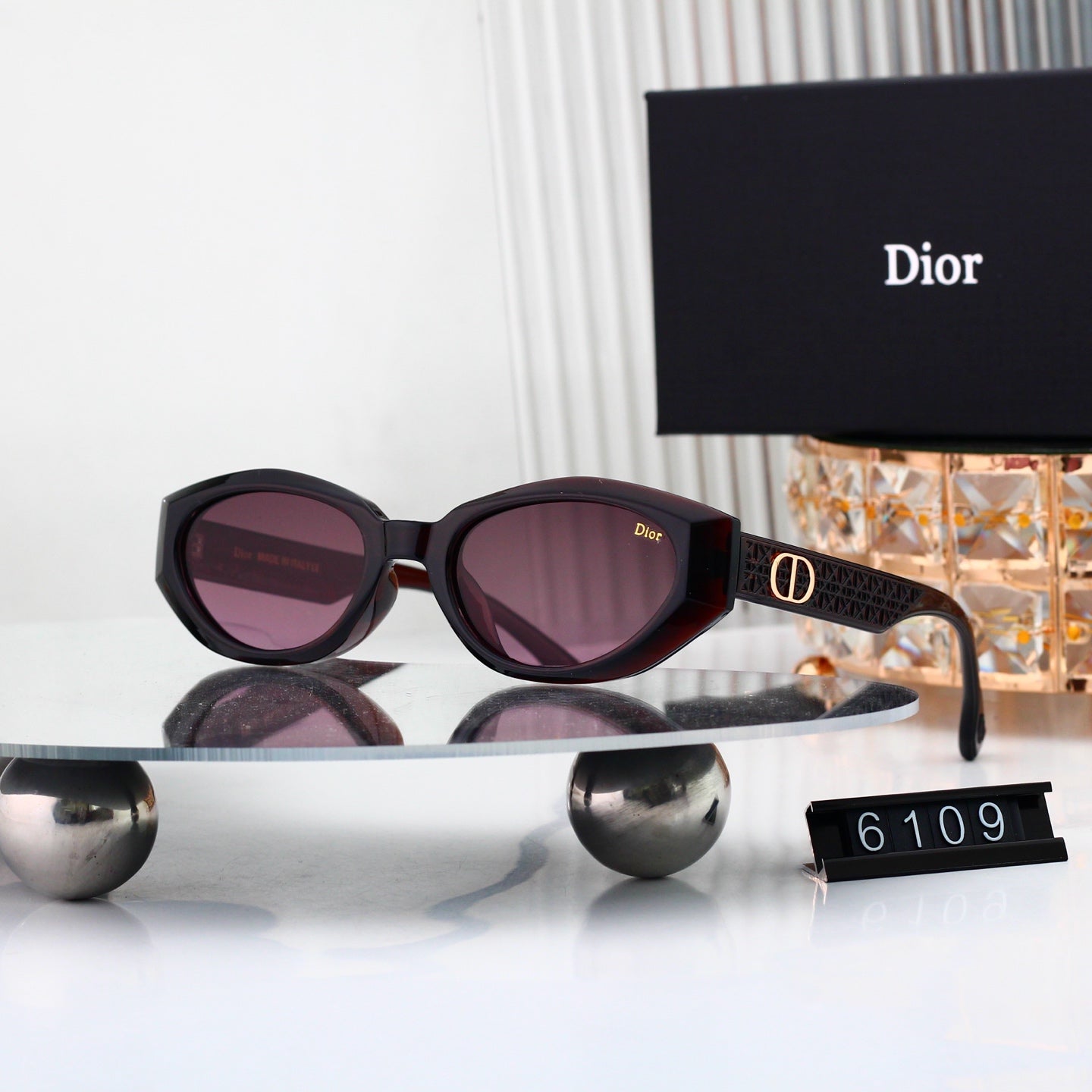 Classic Shades: Trendy & classic