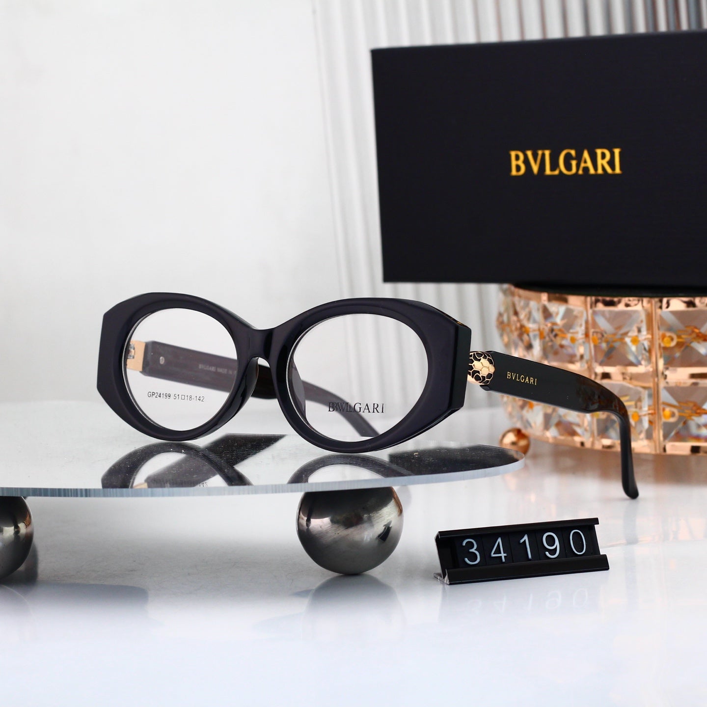 Timeless Sunglasses: Versatile Style