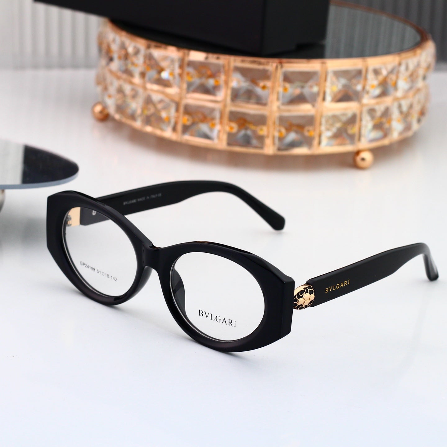 Timeless Sunglasses: Versatile Style