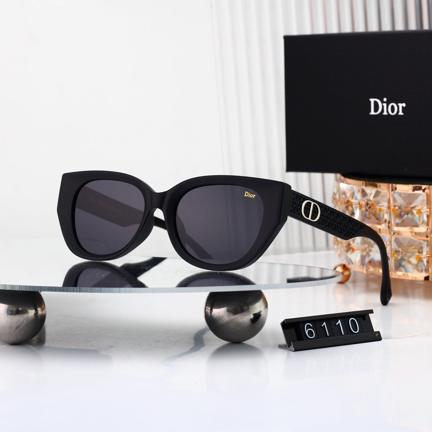 Classic Sunshades: Iconic Grace