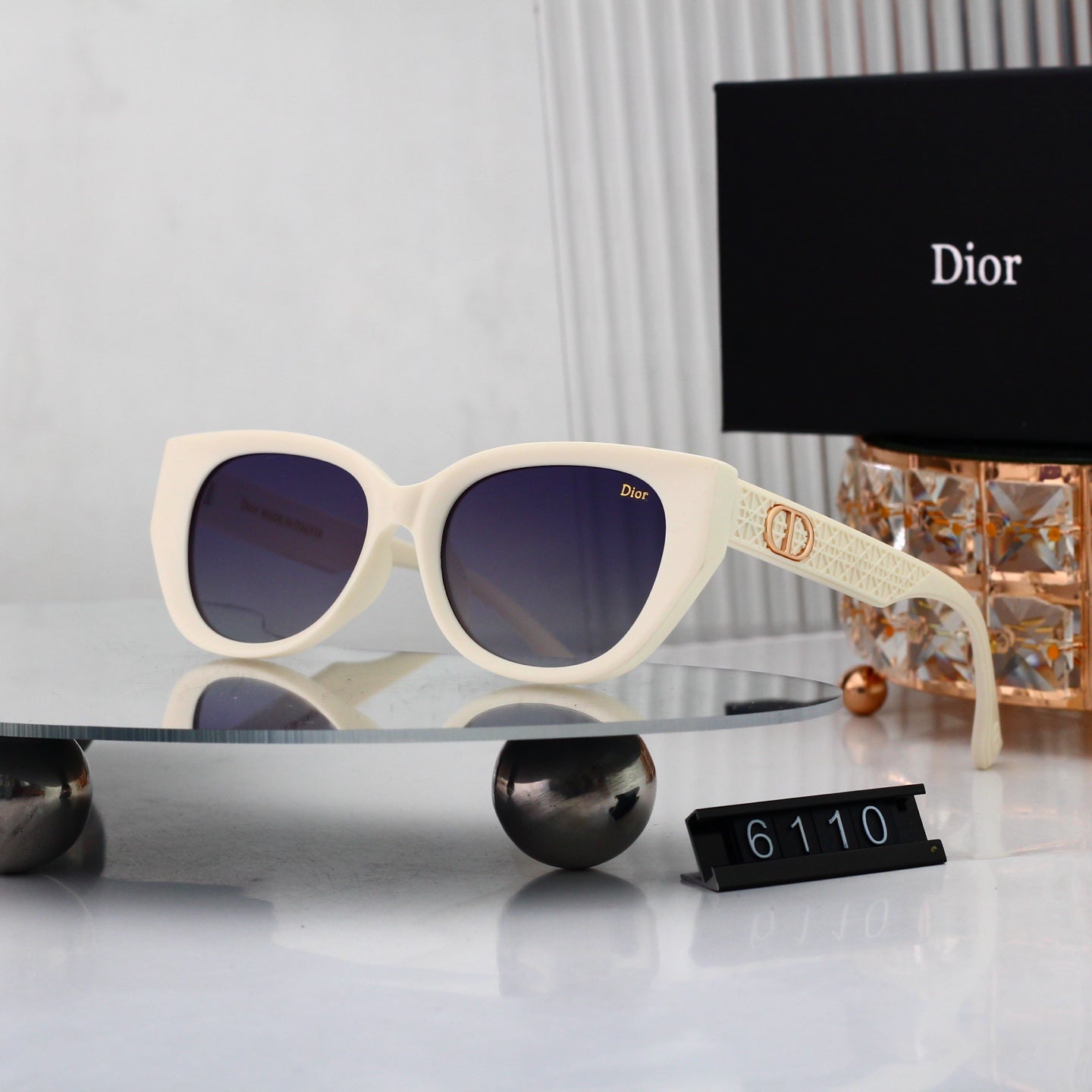 Classic Sunshades: Iconic Grace