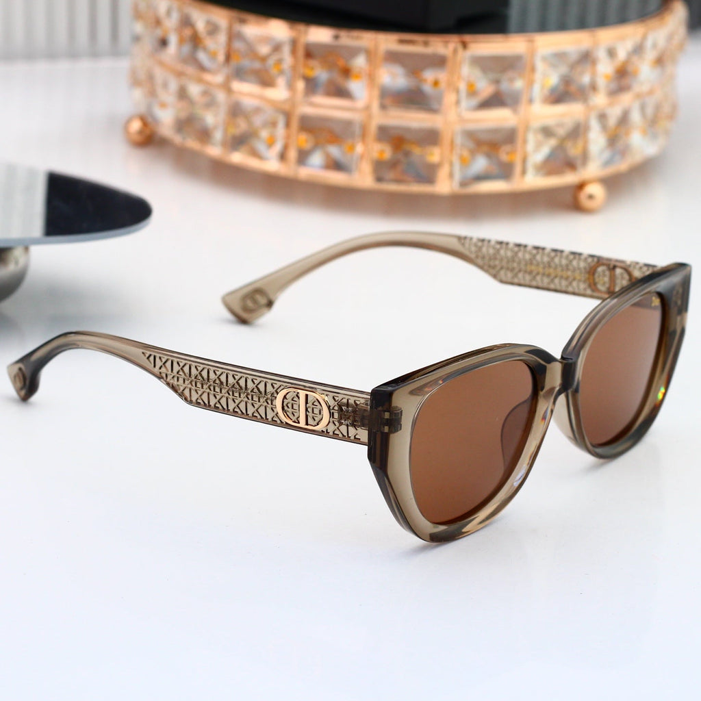 Classic Sunshades: Iconic Grace