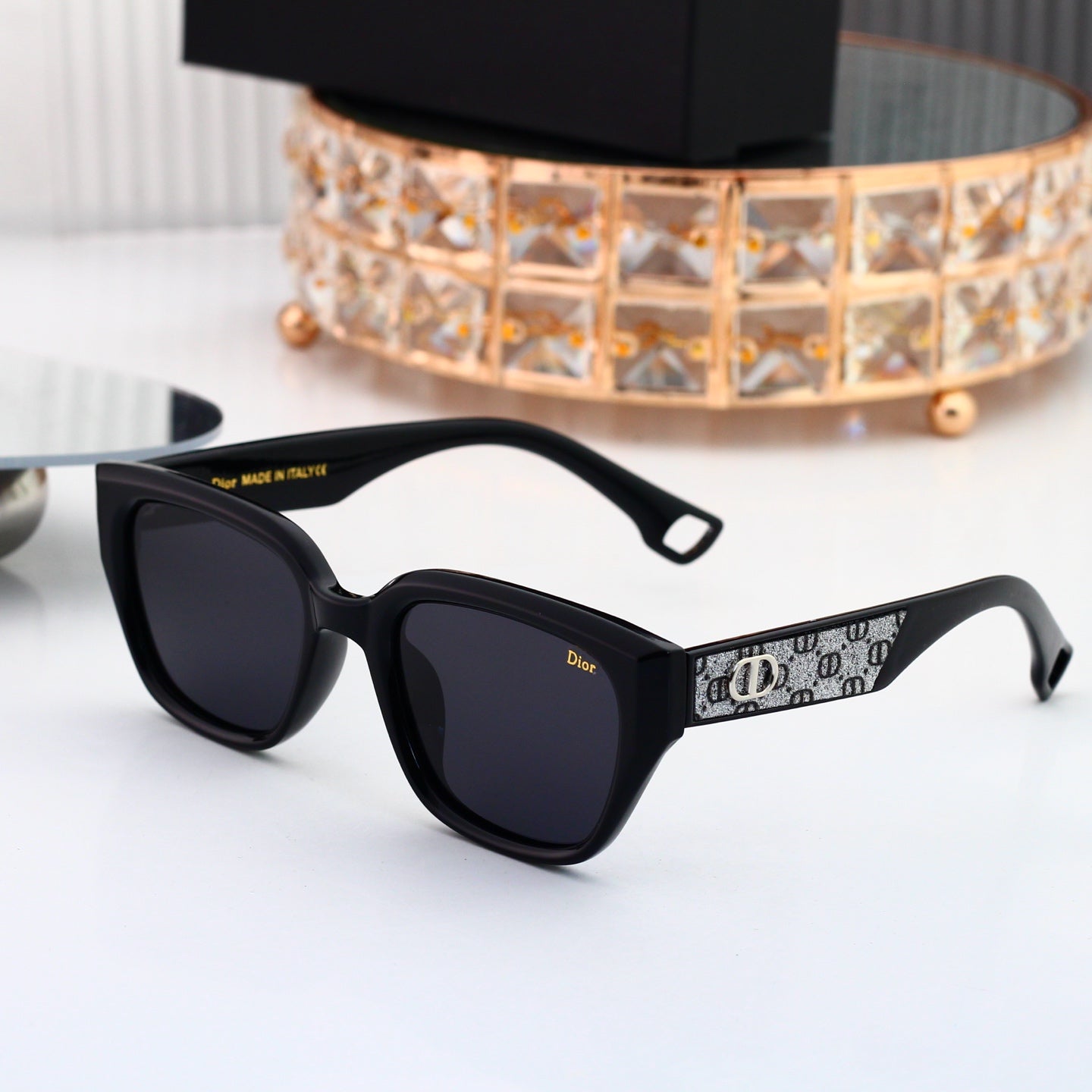 Timeless Trend Sun Shades Essential