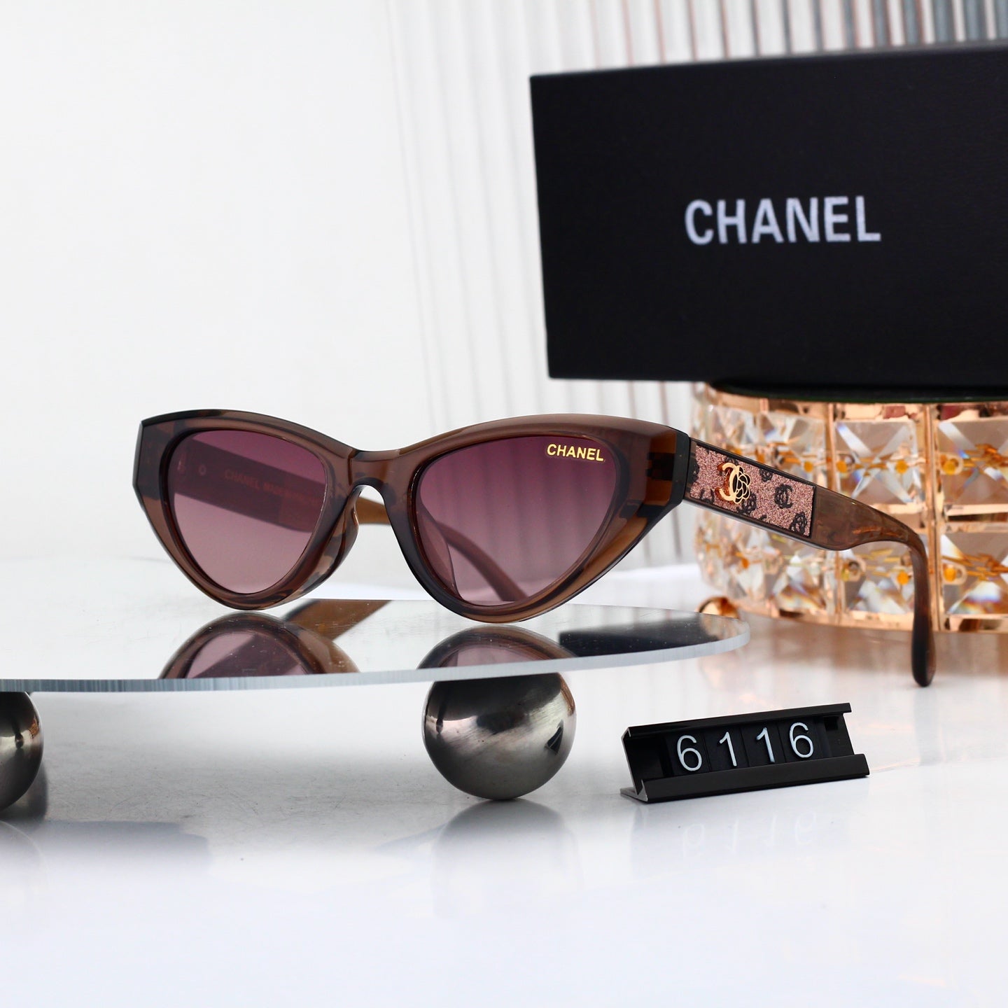 Timeless Iconic Sunglasses Essential