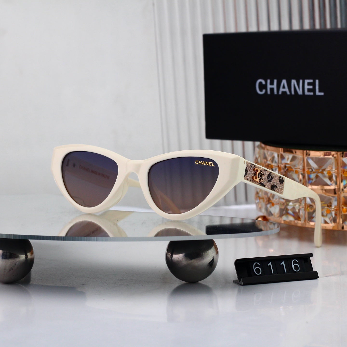 Timeless Iconic Sunglasses Essential