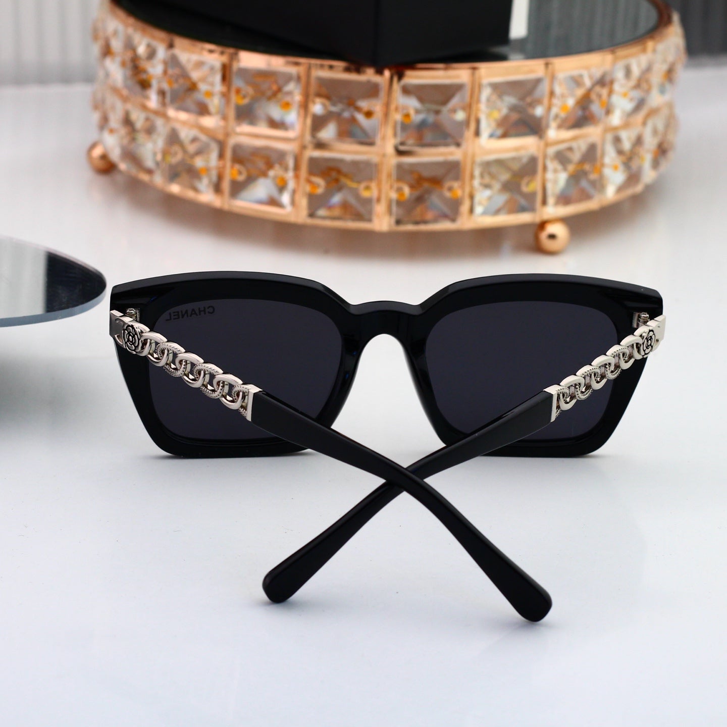 Timeless Trendy Sunglasses Essential