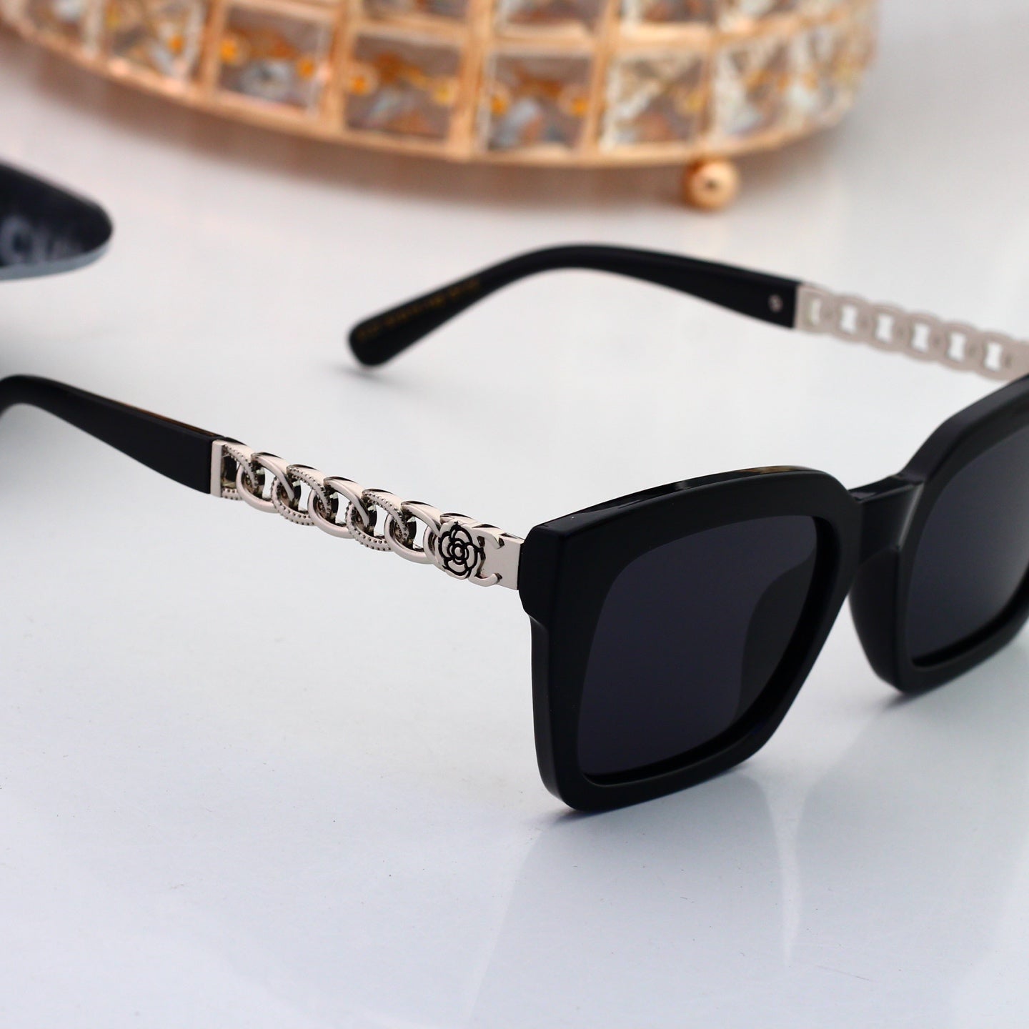 Timeless Trendy Sunglasses Essential