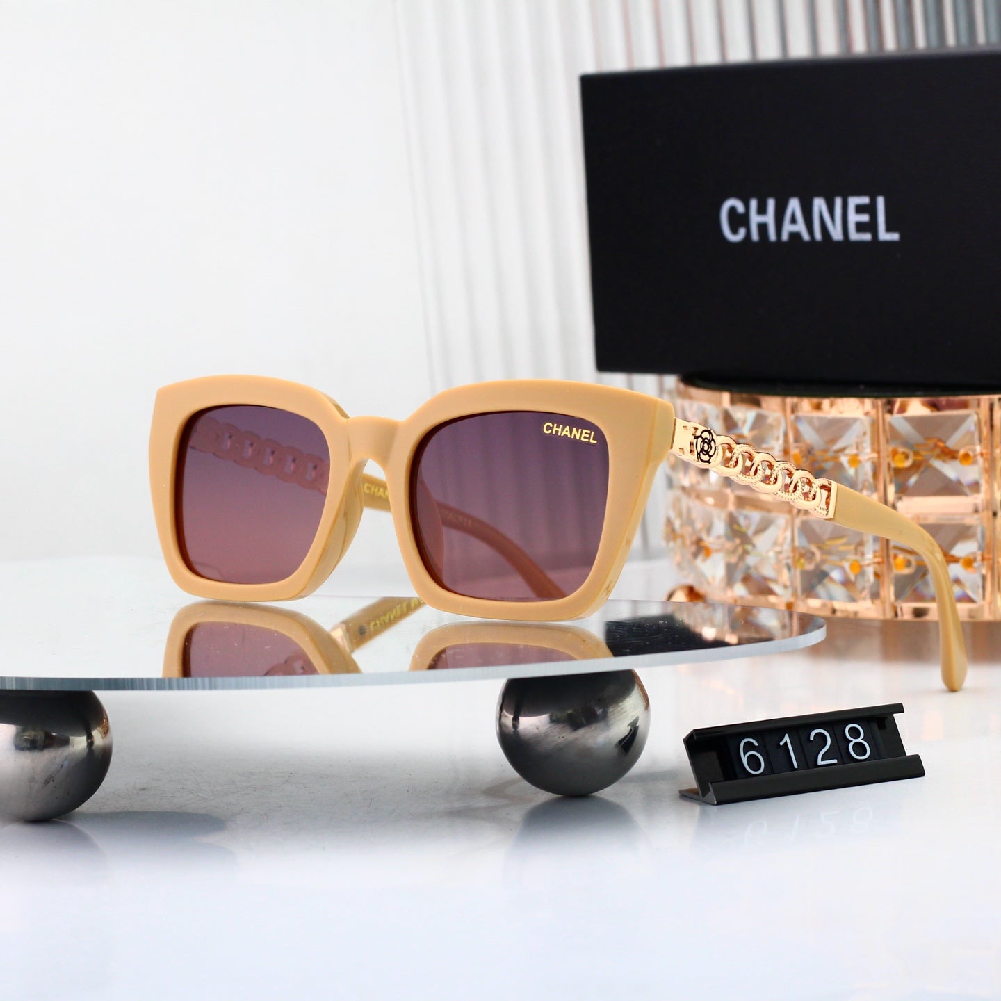 Timeless Trendy Sunglasses Essential