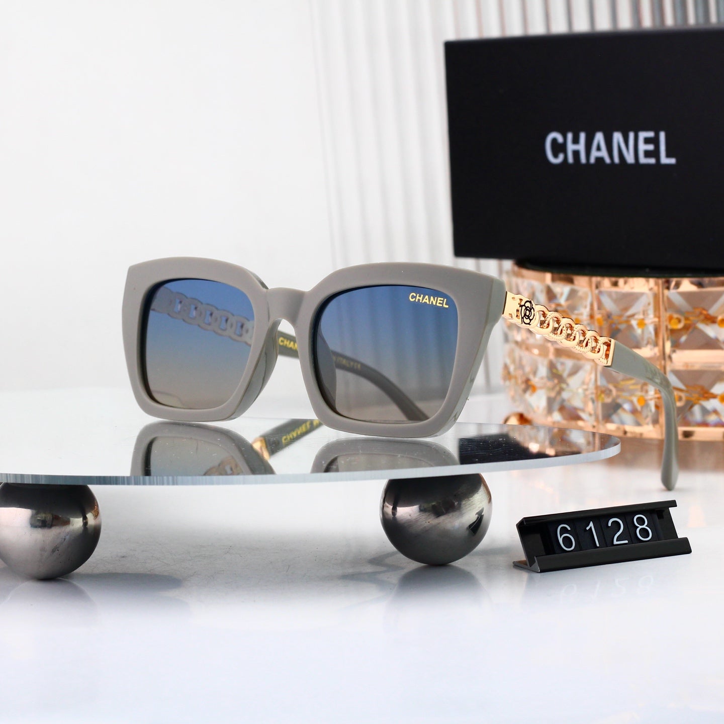 Timeless Trendy Sunglasses Essential