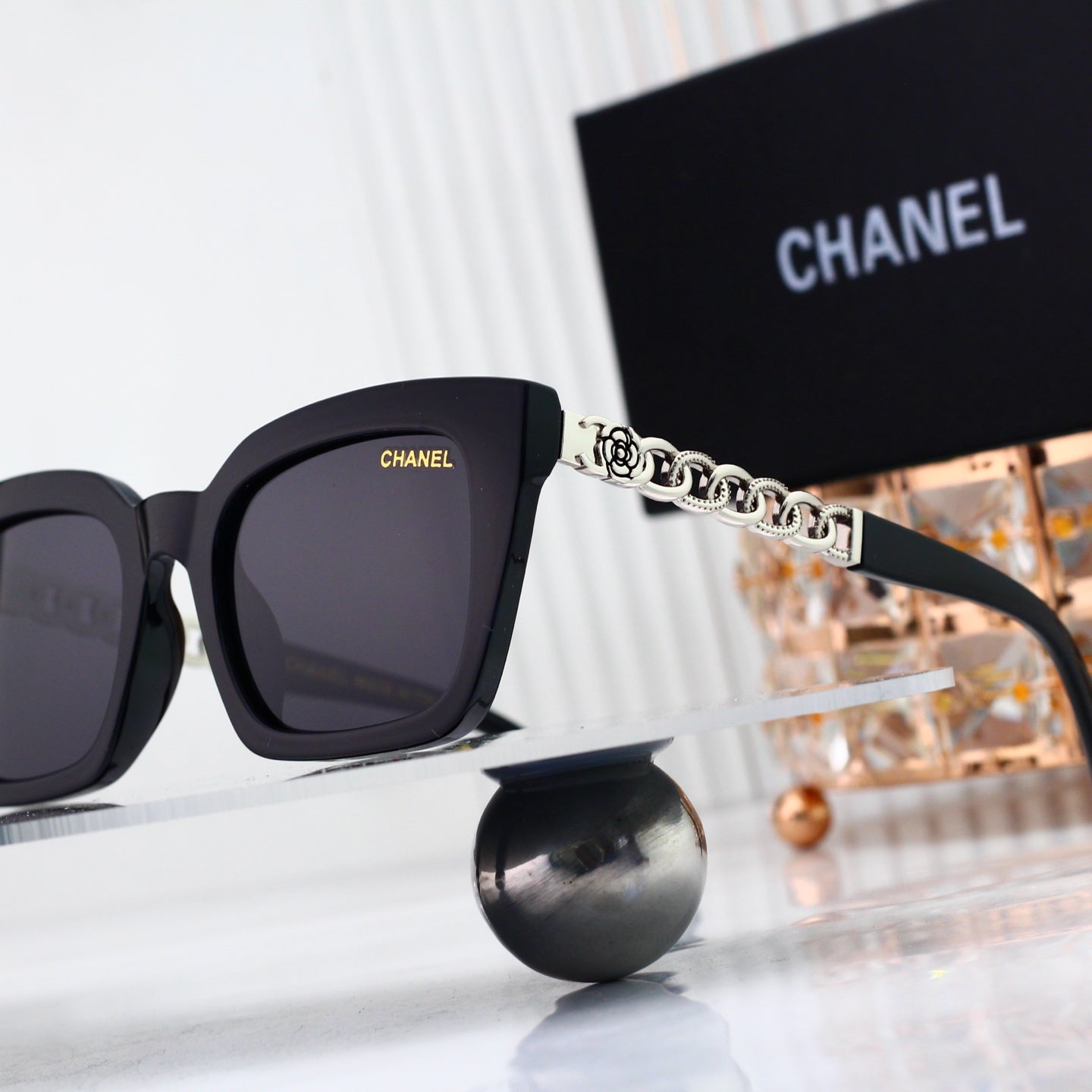 Timeless Trendy Sunglasses Essential