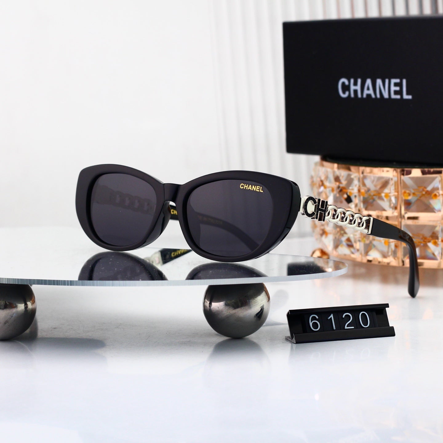 Chic Iconic Sun Glasses Now
