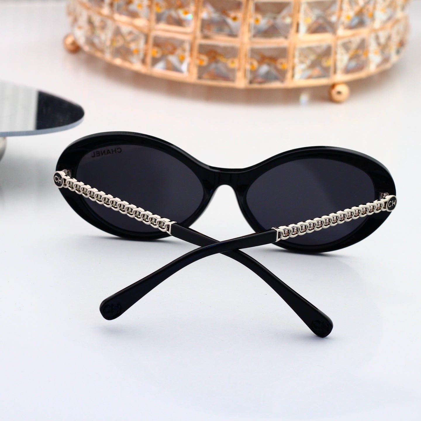 Classic Timeless Sunglasses Must-Have