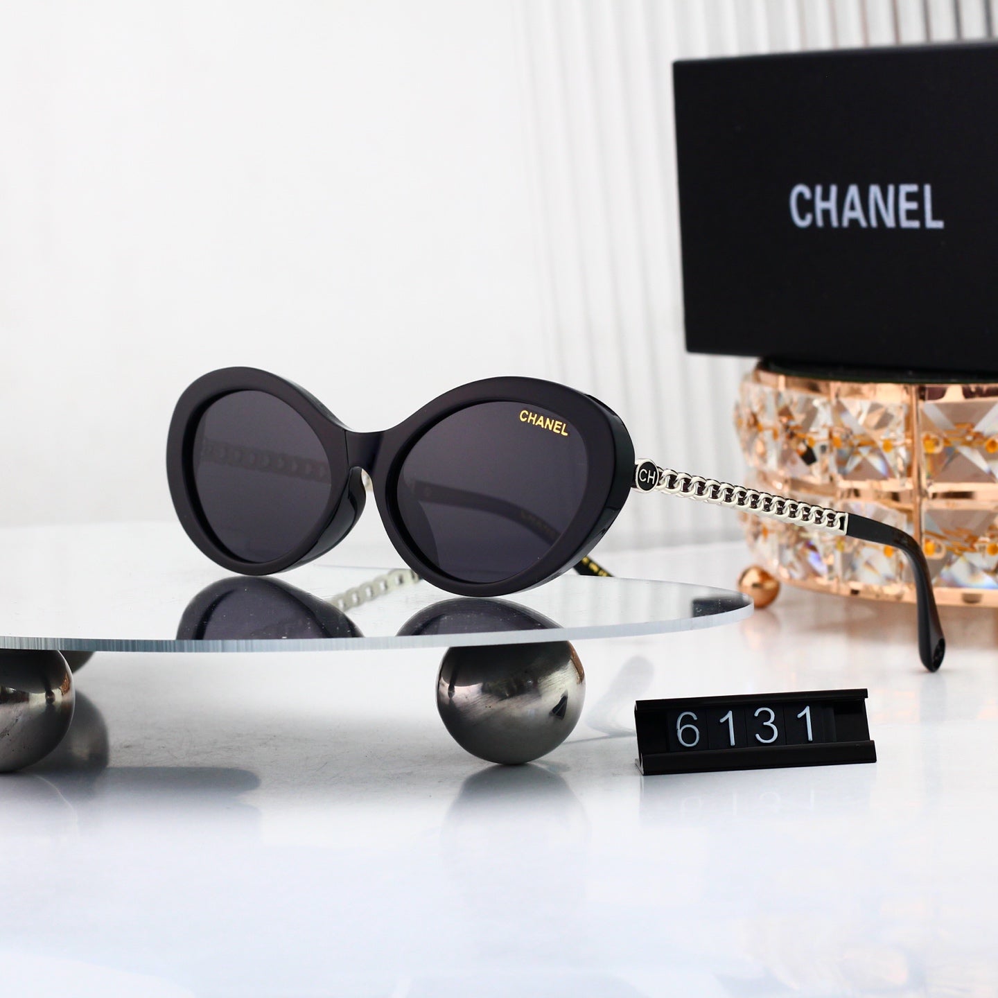 Classic Timeless Sunglasses Must-Have