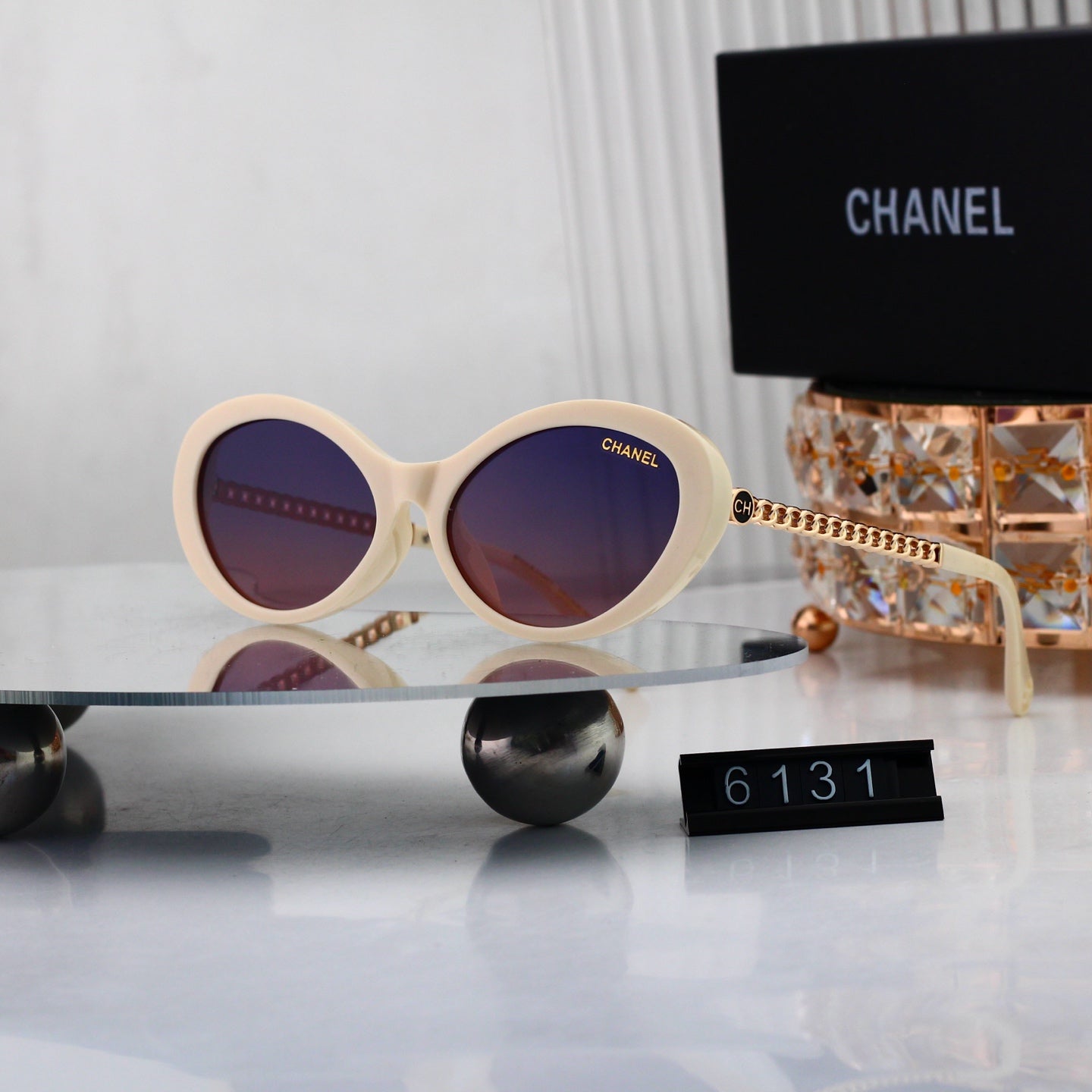 Classic Timeless Sunglasses Must-Have