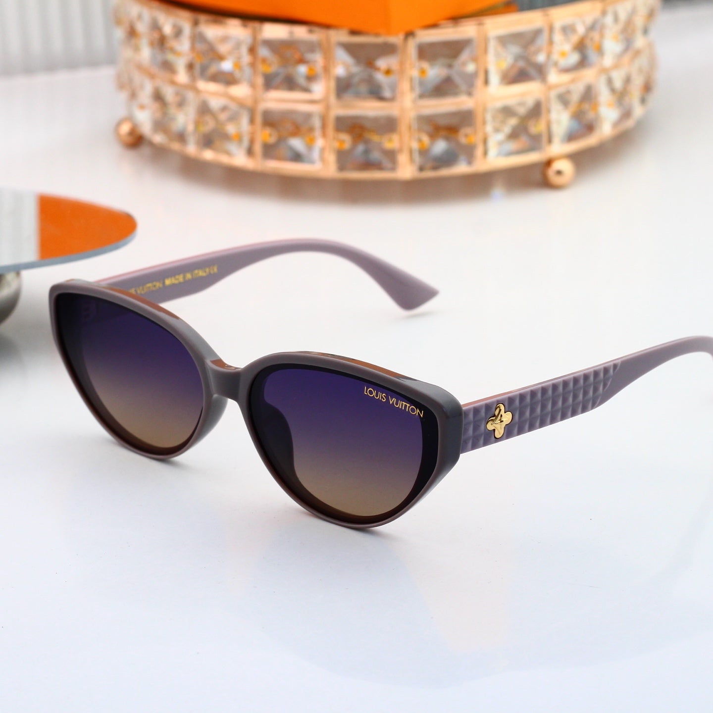 Iconic Classic Sunglasses Essential