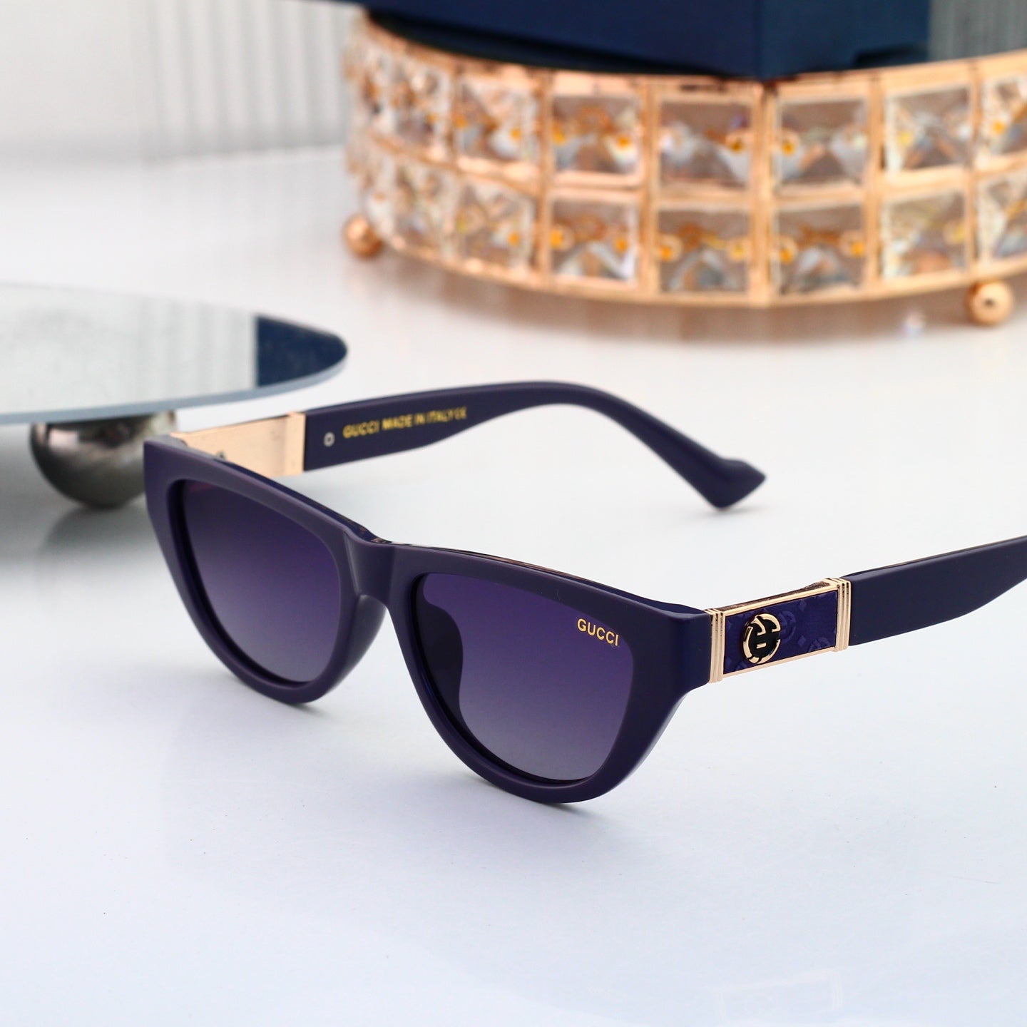 Chic Trendy Sunglasses Must-Have