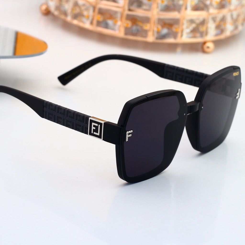 Trendy Chic Sunglasses Pick