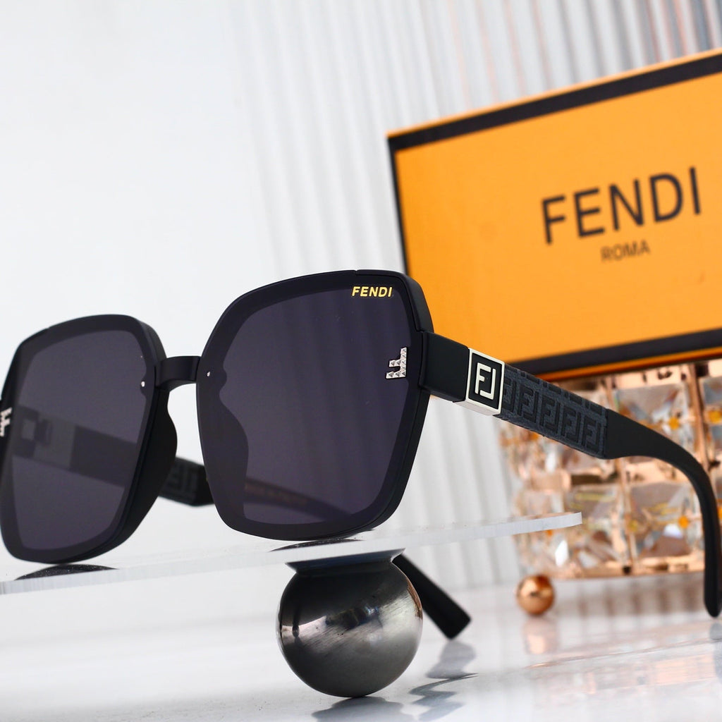 Trendy Chic Sunglasses Pick