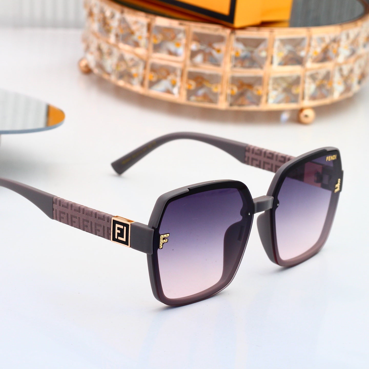 Trendy Chic Sunglasses Pick