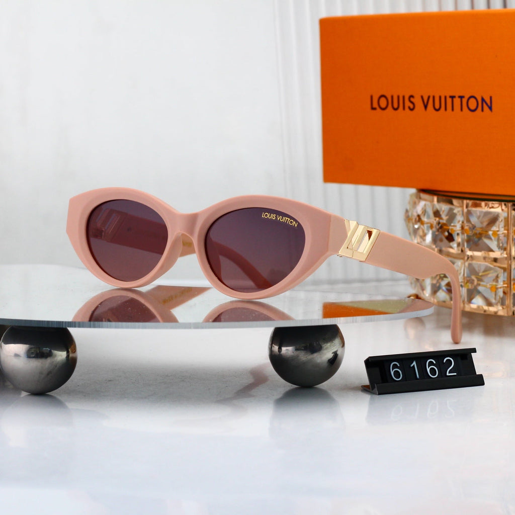 Timeless Sunglasses: Trendy Touch