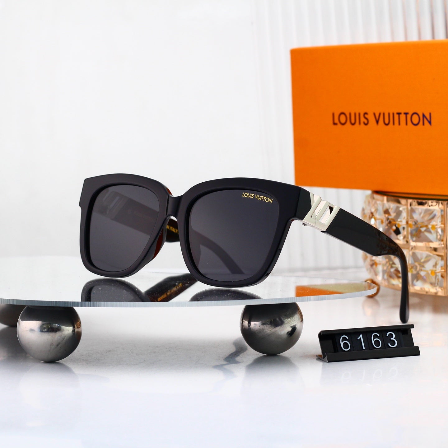 Versatile Shades: Classic & Trendy