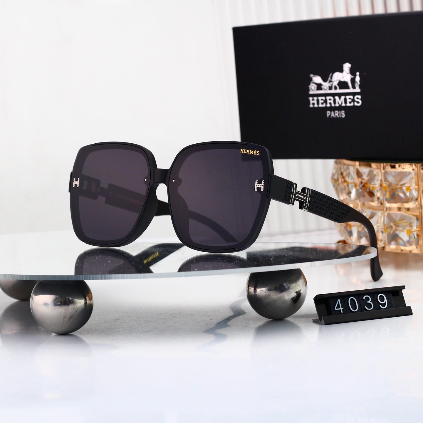 Classic Sun Glasses: Versatile Cool