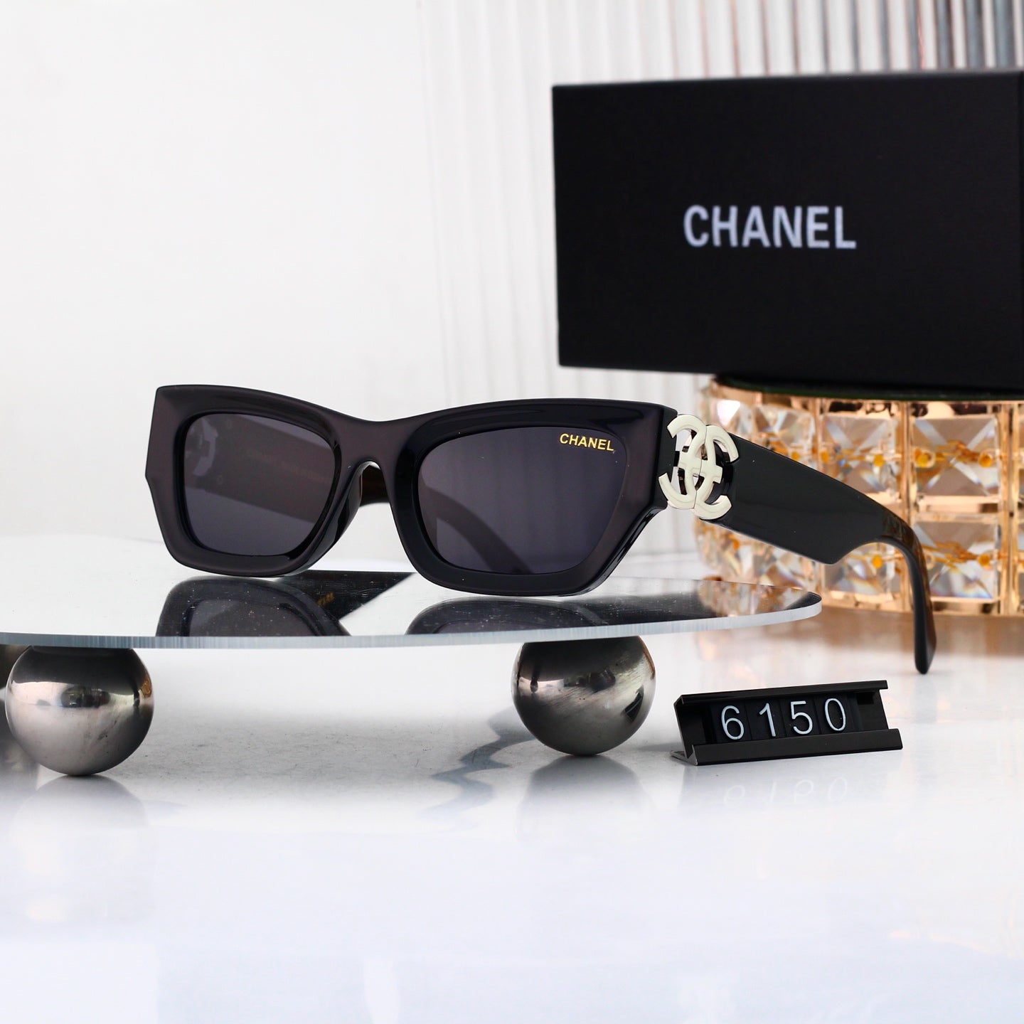 Trendy Sunglasses: Classic Base