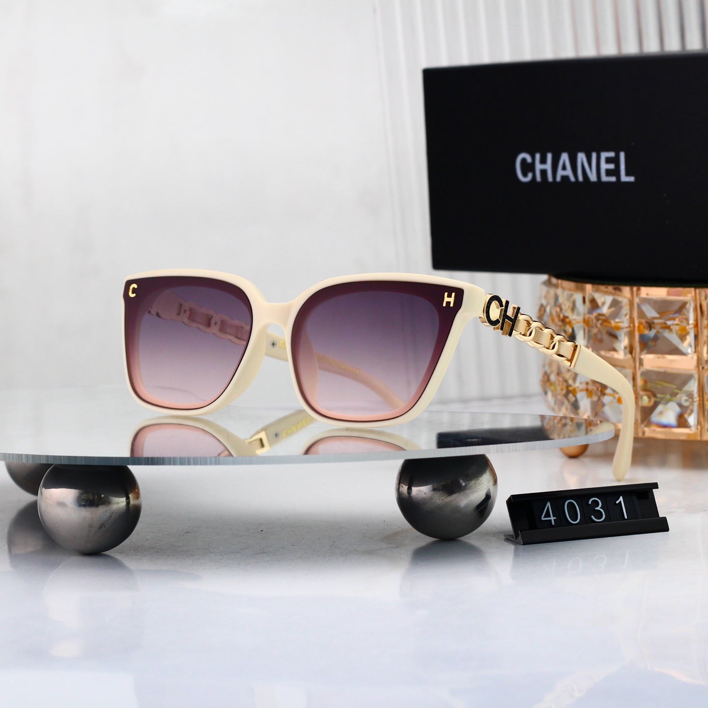 Timeless Sun Glasses: Daily Essential