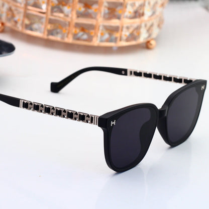 Versatile Sun Glasses: Chic & Classic