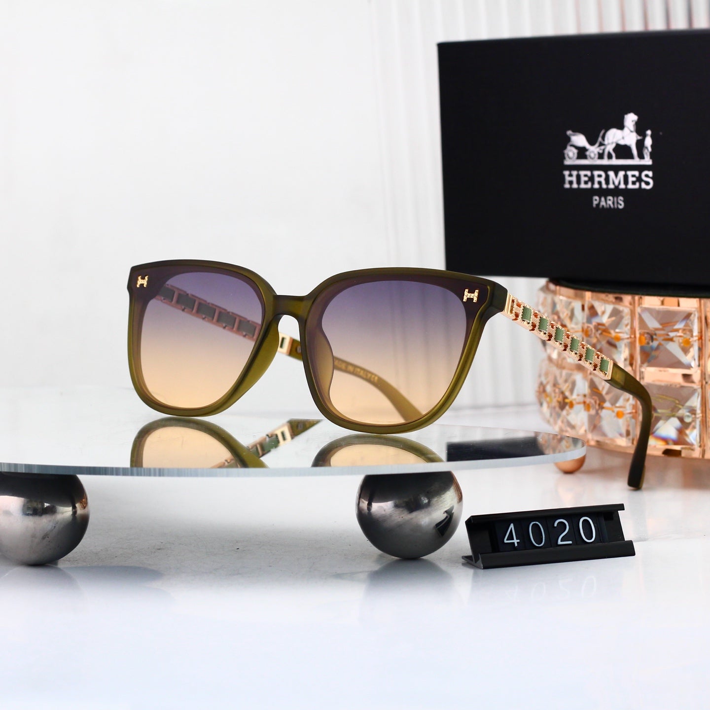 Versatile Sun Glasses: Chic & Classic